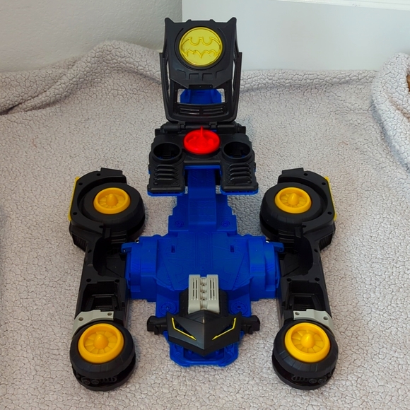 Fisher Price Imaginext DC superfriends Transforming Batmobile RC vehicle - Picture 3 of 6